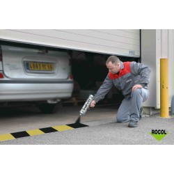 J01801 Peinture Noire en Aérosol 650 ml, volume net 500 ml Spéciale Traçage au Sol RAL 9017.